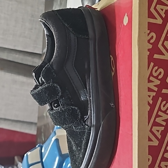 Old Skool V Van's black size 12c gently used with straps sneaker - Picture 7 of 9